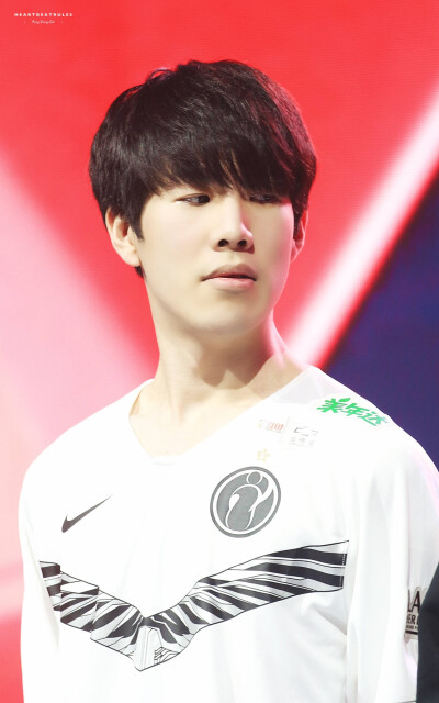 他们通过高 他们通过高