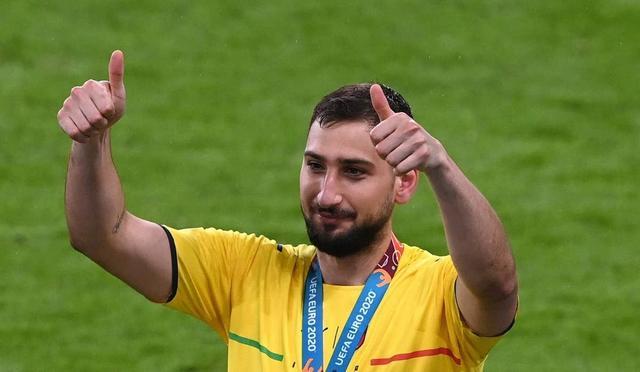 一名球员高 一名球员高