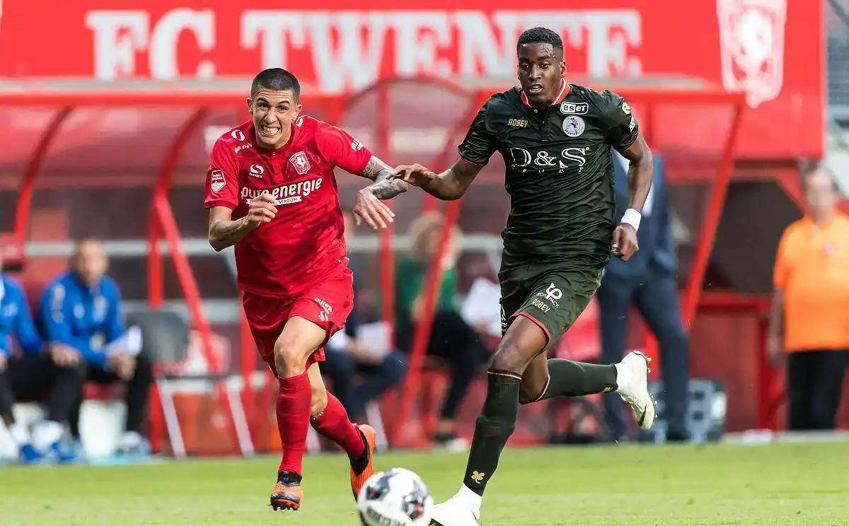 皮球越过人 皮球越过人