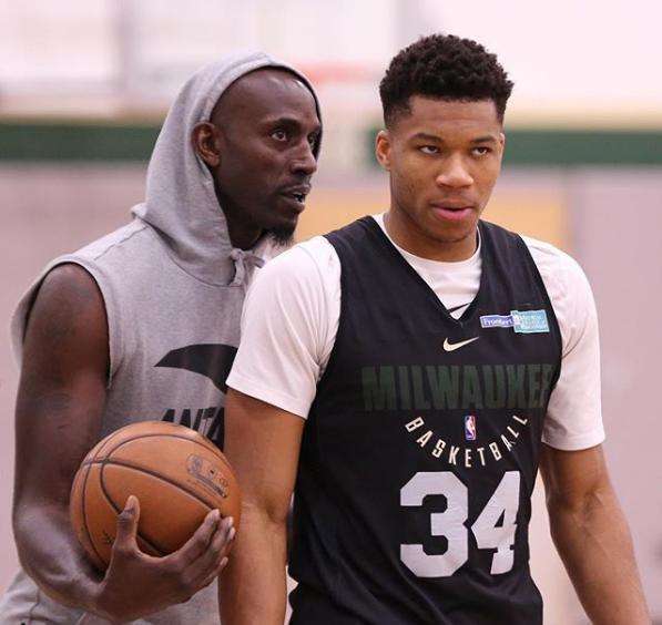 也看着他在 也看着他在